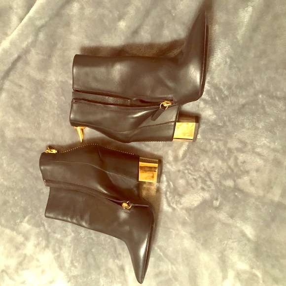 Giuseppe Zanotti Shoes - Giuseppe zanotti booties 71/2 gently used black